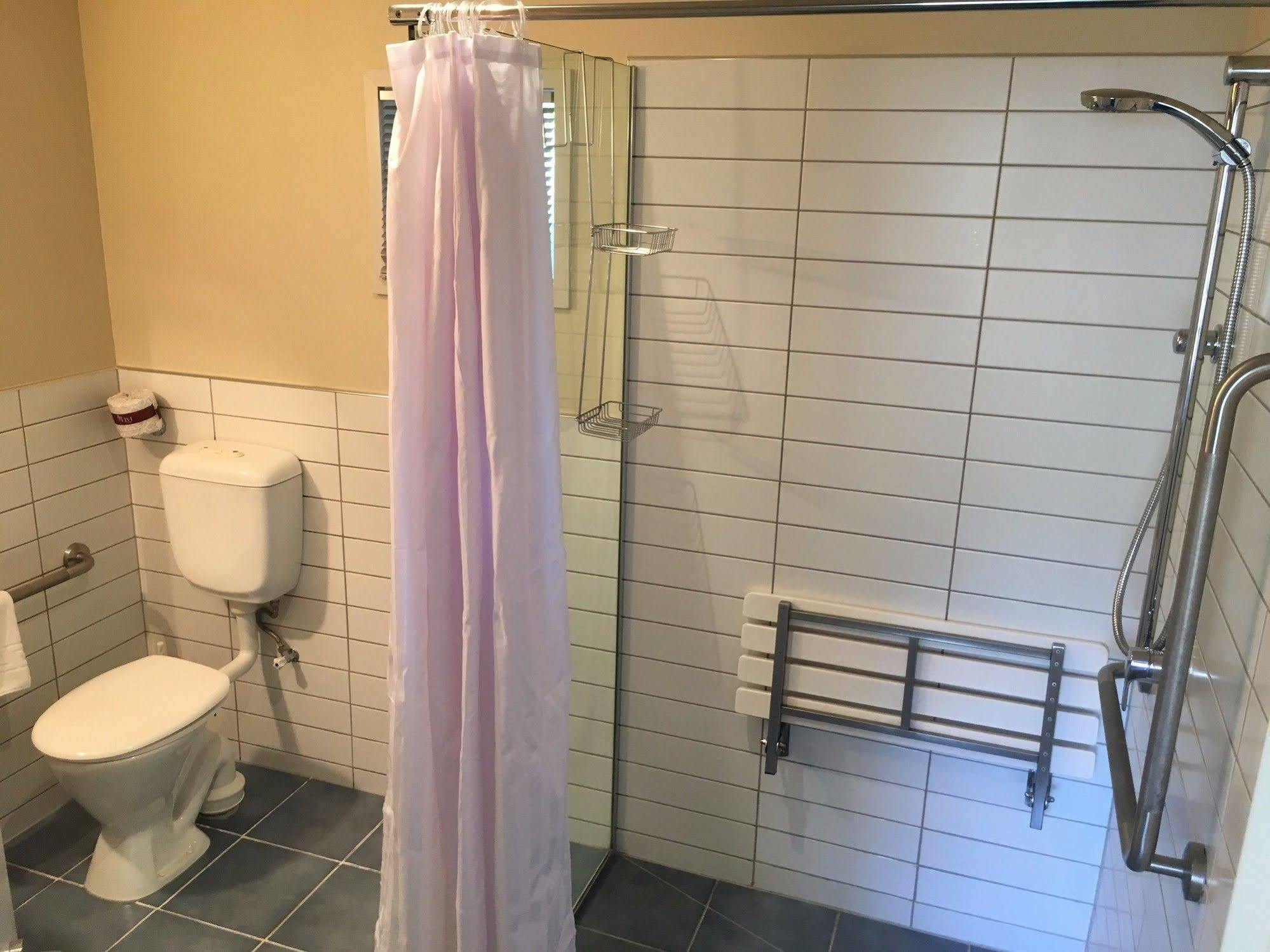 Beaches Nelson Bagian luar foto A shower curtain