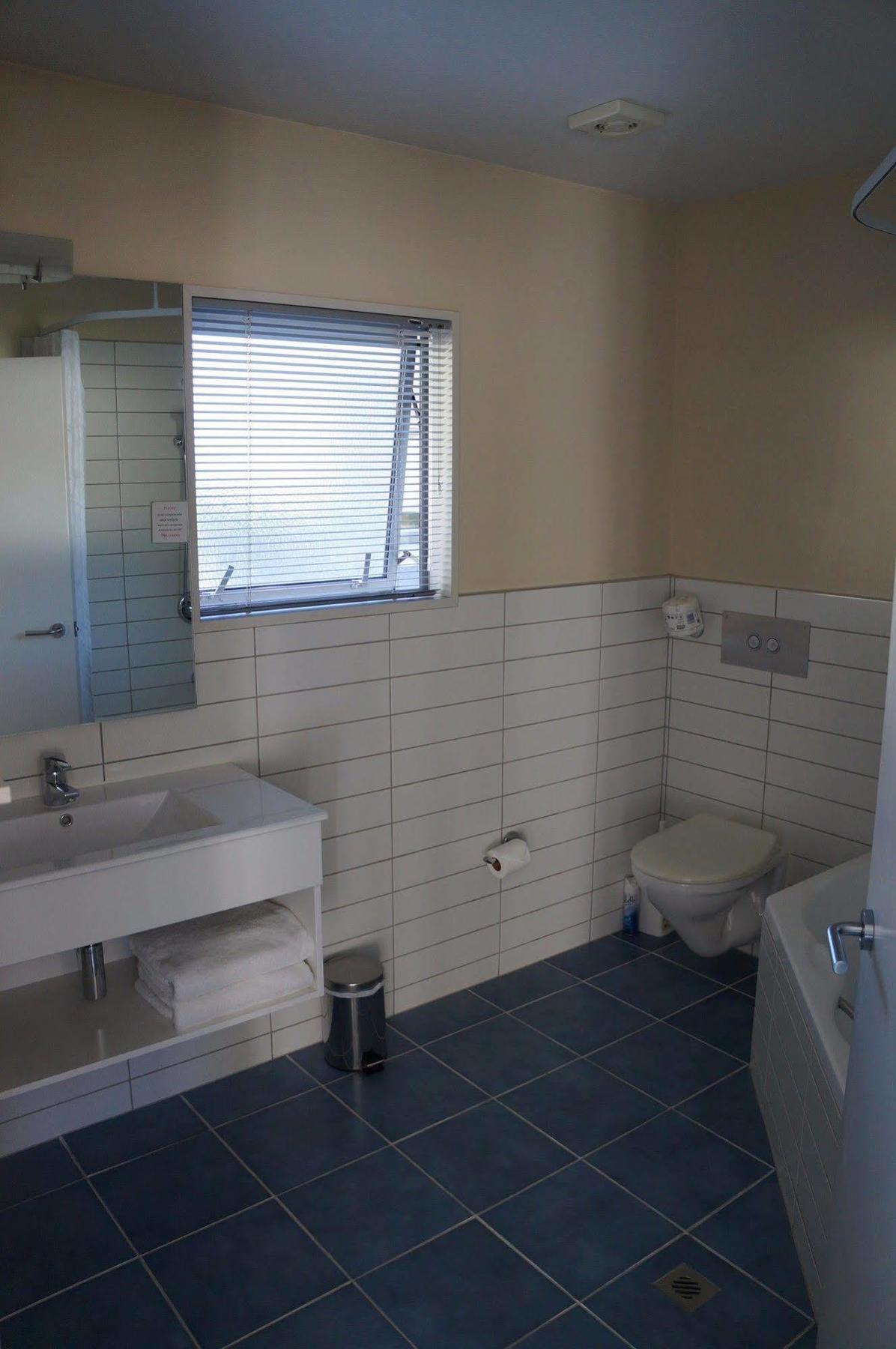 Beaches Nelson Bagian luar foto Bathroom